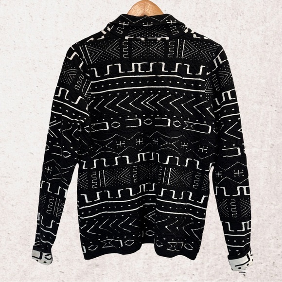 Black and White Zip Up Jacket with Geometric Patterns - Picture 2 of 4